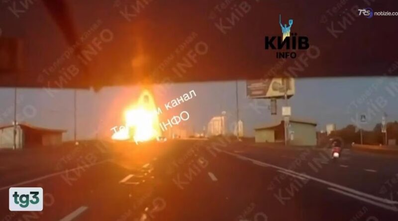 Kiev, raid russo sul Ponte Nord: sfiorata la strage. Droni su Moldavia e cieli baltici