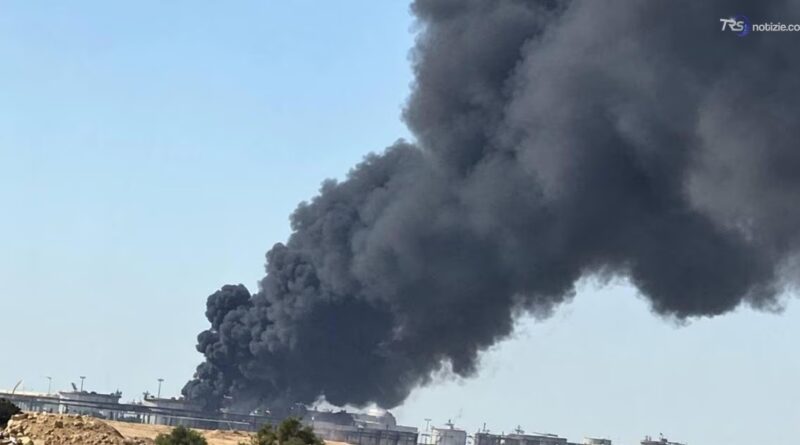 Houthi: "Colpito aeroporto di Riad e raffineria"