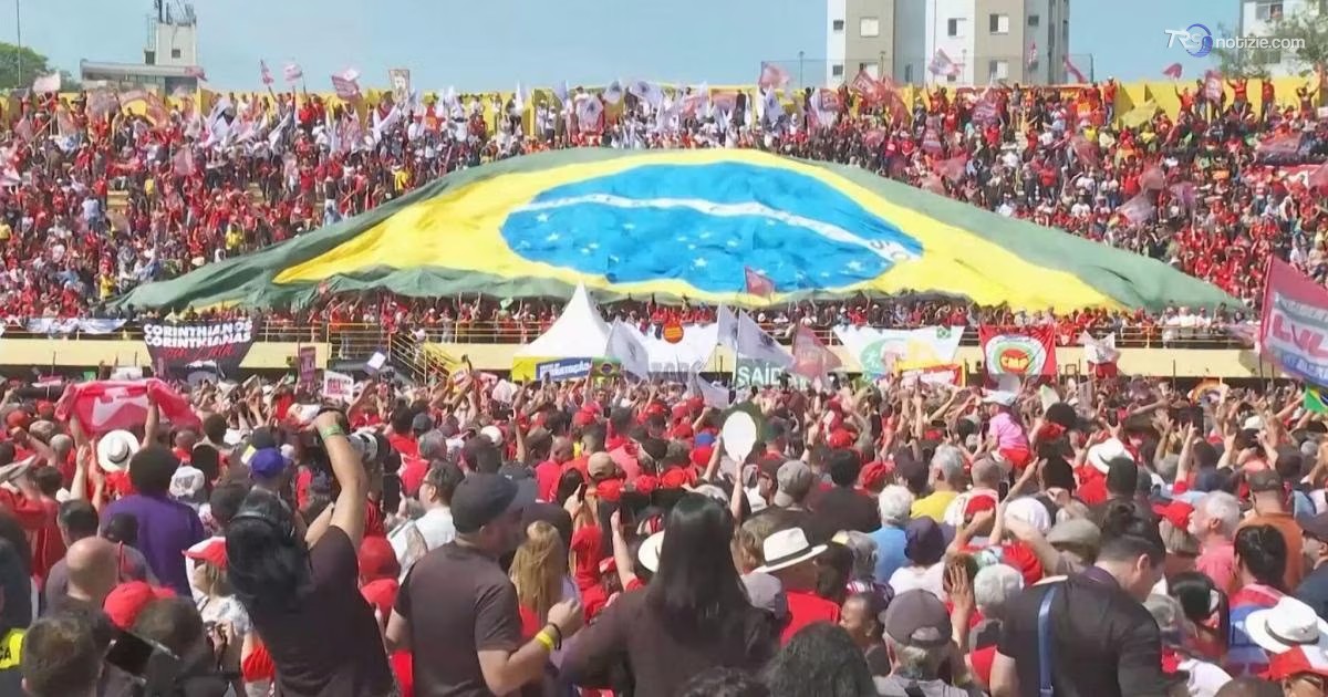 Pareggio tecnico alla vigilia: Lula al 45% e Flavio Bolsonaro al 42%.