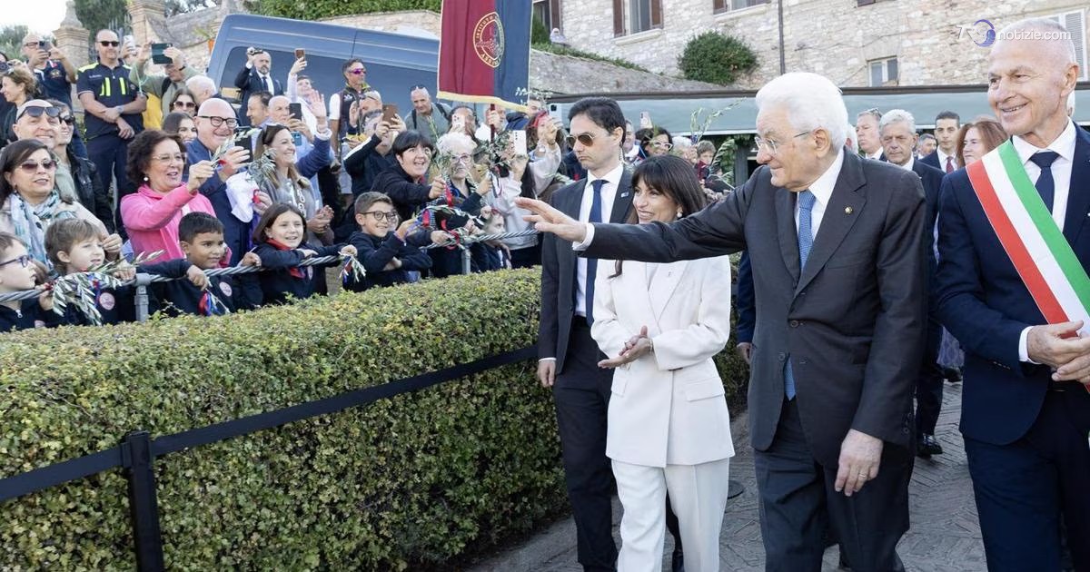 Mattarella ad Assisi: "Il sole di San Francesco indichi la via della pace"