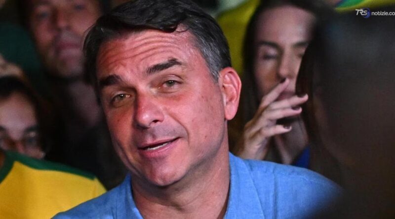 Brasile, avanzata del clan Bolsonaro: quattro eletti in Parlamento, Flavio al ballottaggio con Lula