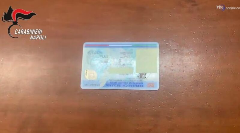 Ecco le carte d'identità "decapitate" del microchip: la nuova frontiera del falso