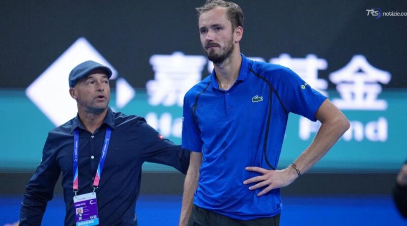 Colpire uno spettatore o un giudice nel tennis: quando scatta la squalifica? Regole e i precedenti