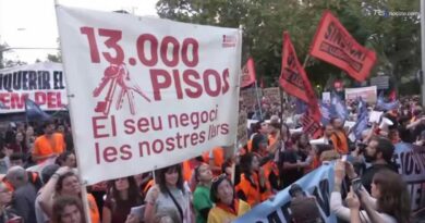 Migliaia di persone a Barcellona in piazza per il diritto alla casa