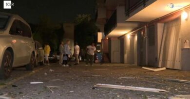 Esplosione in un condominio a Bergamo, due feriti in codice rosso