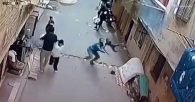 Video choc da Giza: 25enne afferra al volo un bimbo caduto dal terzo piano