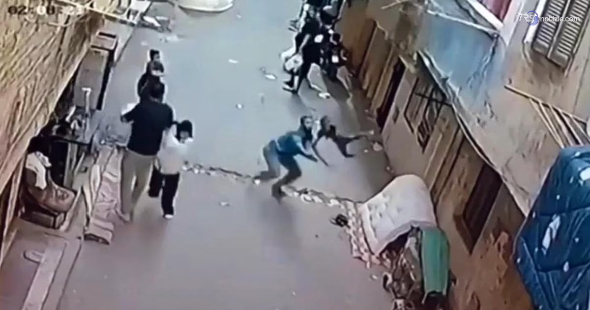 Video choc da Giza: 25enne afferra al volo un bimbo caduto dal terzo piano