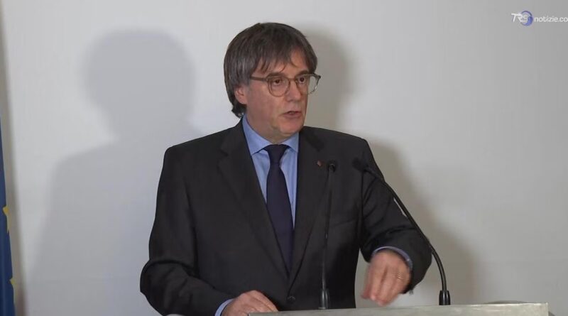 Spagna, amnistia per Puigdemont. Sanchez corre ai ripari coi decreti casa