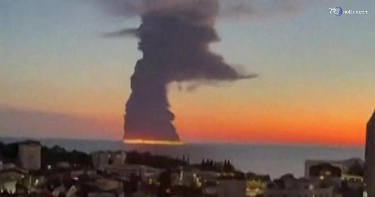 Un’altra notte di raid su Kiev, navi sotto attacco nel Mar Nero