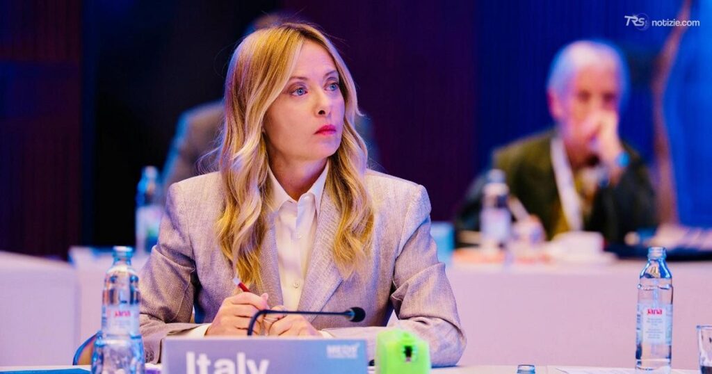 Meloni: “Valutiamo le accise mobili”
