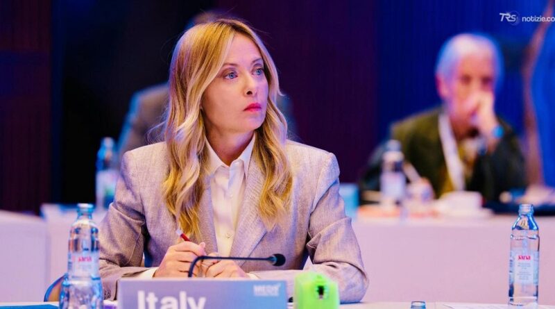 Meloni: "Valutiamo le accise mobili"