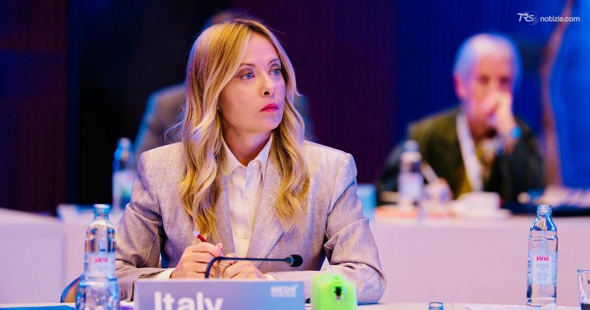 Meloni: "Valutiamo le accise mobili"