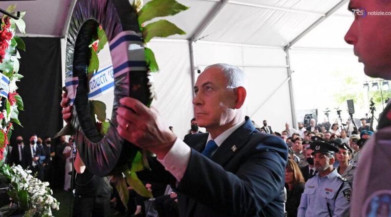 Netanyahu: "Faremo i conti con tutti gli assassini"