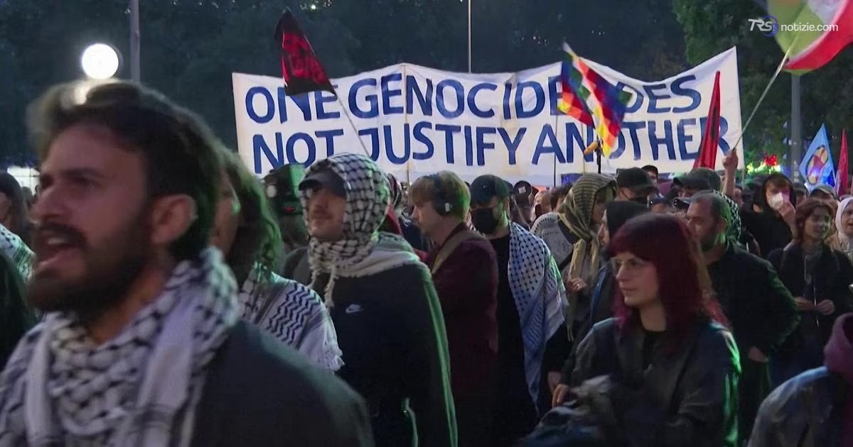 Sostenitori della causa palestinese hanno sfilato a Berlino