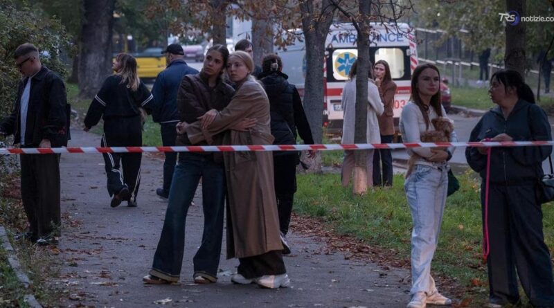 Kiev: drone russo si abbatte su un palazzo a Desnyansky, 4 feriti tra cui bambini