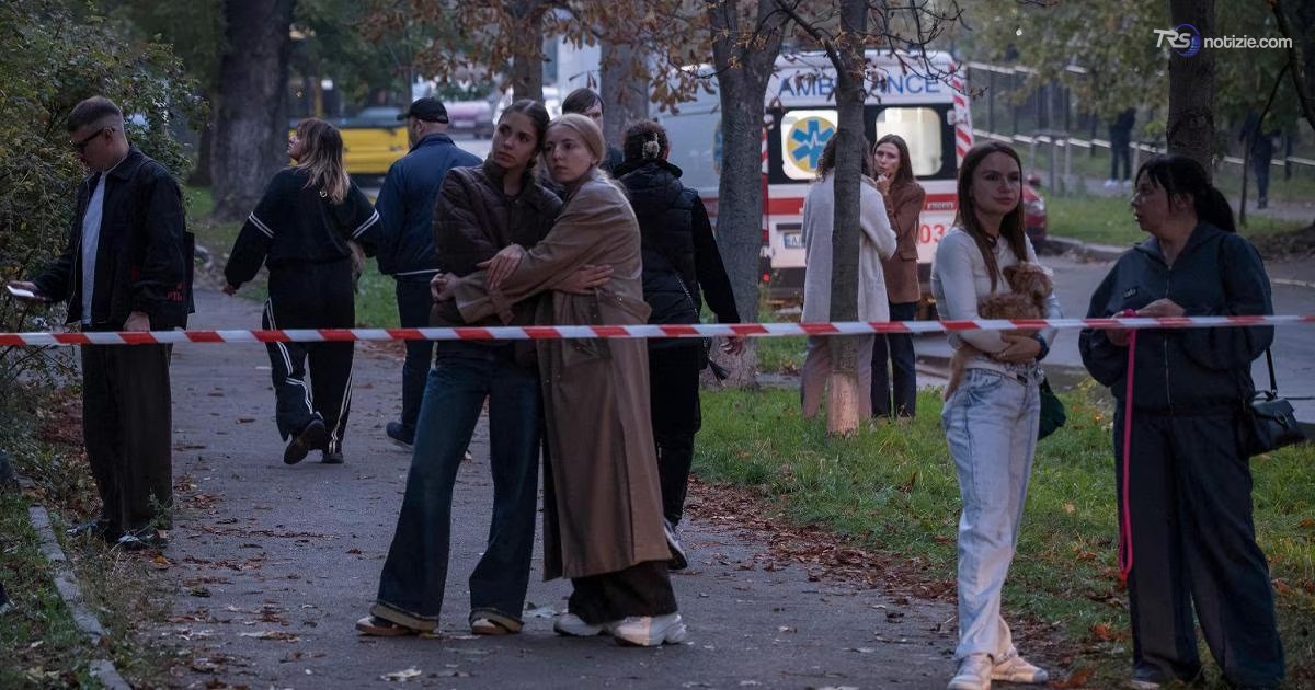 Kiev: drone russo si abbatte su un palazzo a Desnyansky, 4 feriti tra cui bambini