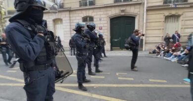 La protesta degli studenti blocca licei e università in Francia