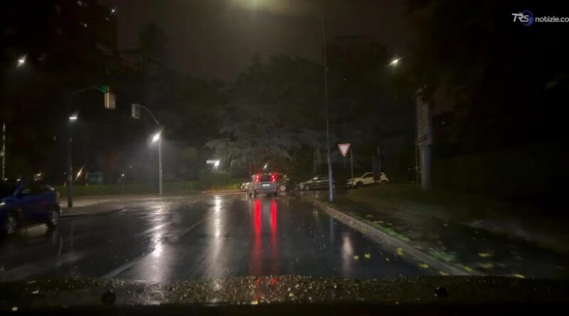 Pioggia a catinelle, il camera car a Bologna del maltempo, pioggia al centro e nord Italia