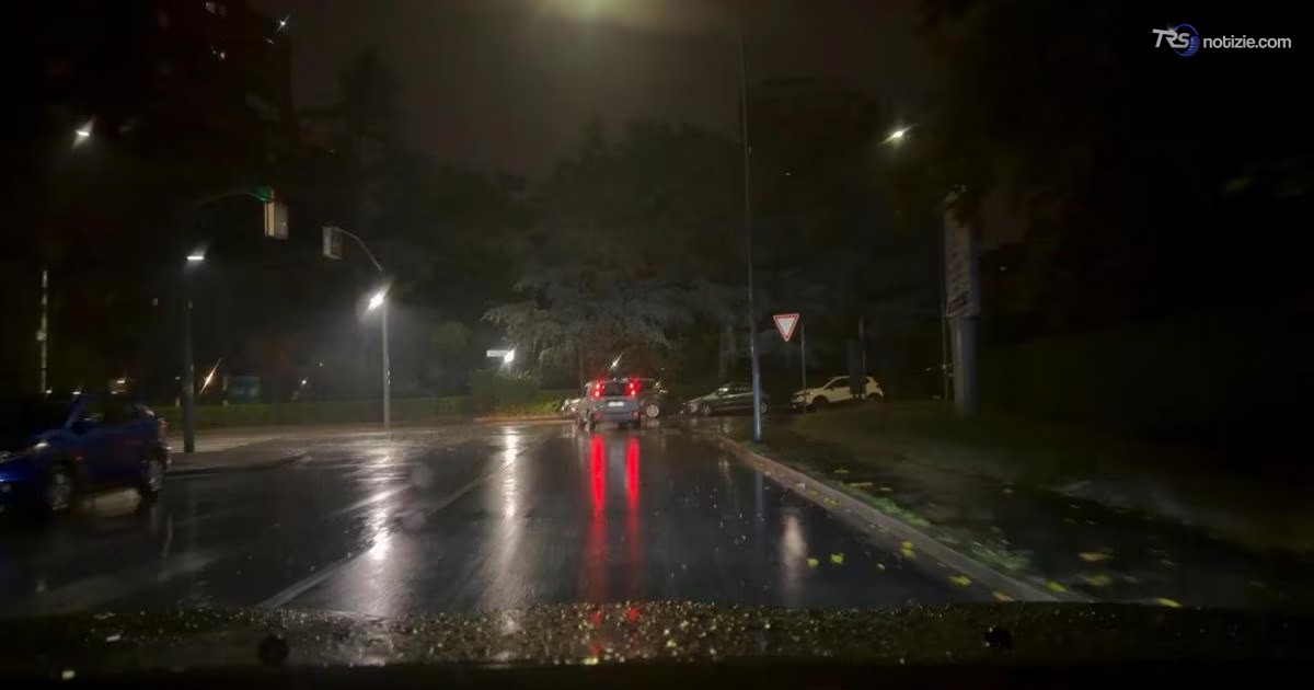 Pioggia a catinelle, il camera car a Bologna del maltempo, pioggia al centro e nord Italia