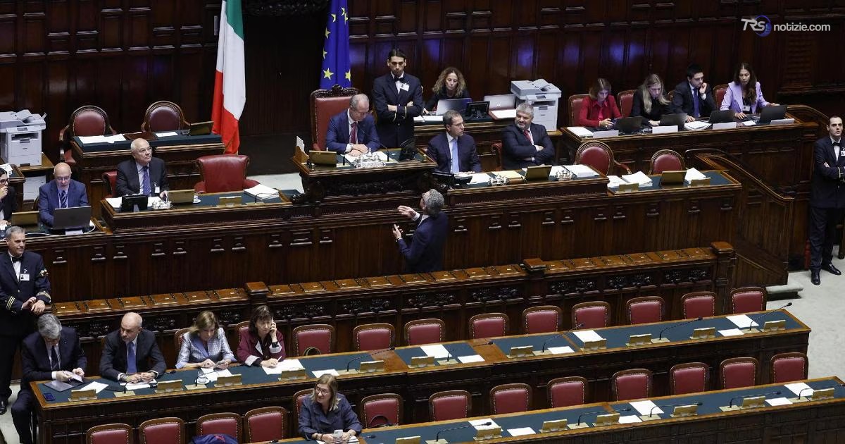 Opposizioni: “Legge elettorale è truffa”