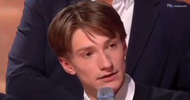 Chi è Elwan, simbolo delle proteste studentesche in Francia: 17 anni e milioni di visualizzazioni