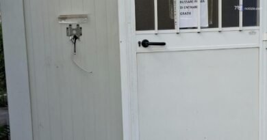 Distrutto macchinario marcatempo per gli addetti alle pulizie dell'ospedale Cervello