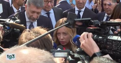 Meloni ad Ascoli: "La maggioranza è compatta, gli italiani possono scegliere"