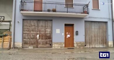 Caccia alla ricina nei pc dell'Istituto agrario