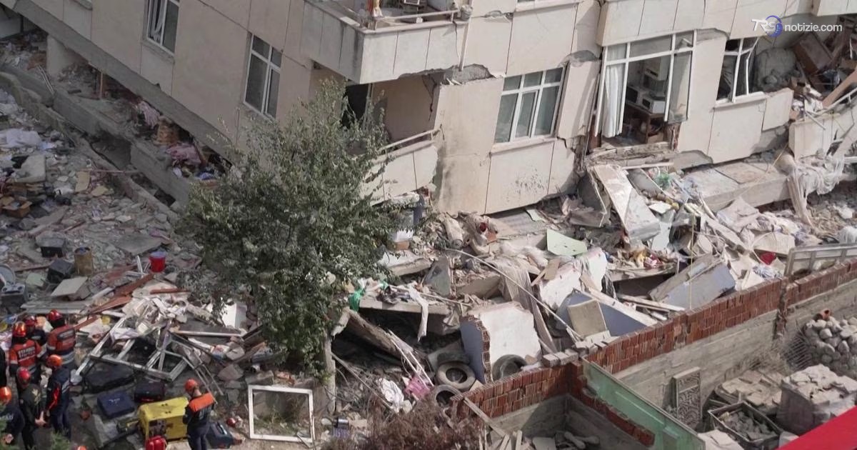 Istanbul, crolla un edificio di 7 piani: cinque vittime, tre sono bambini