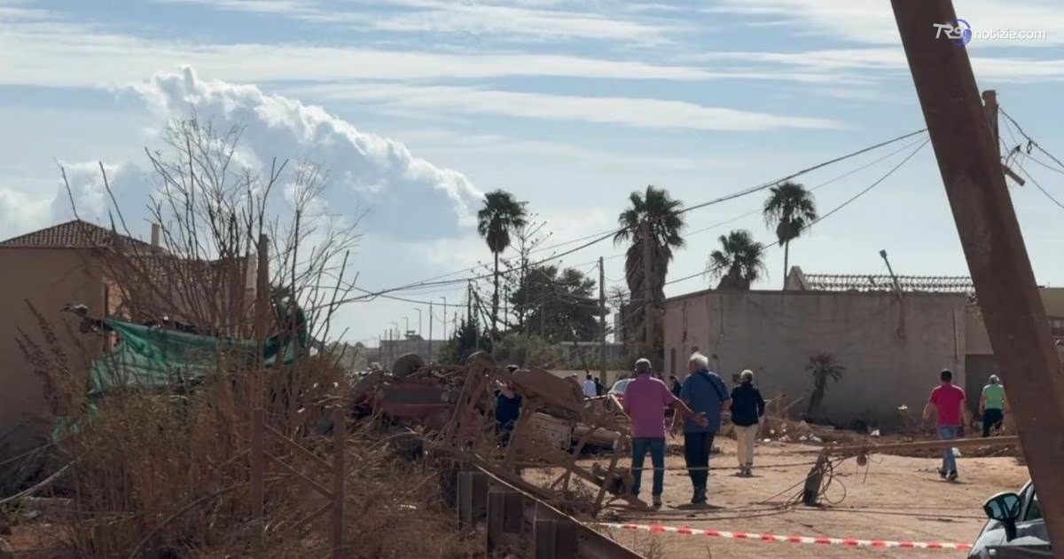 Devastazione a Marsala colpita violentemente da un tornado: capovolte auto