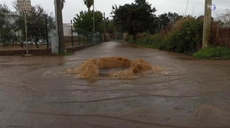 Nubifragio ad Anzio, l'acqua fa saltare i tombini stradali