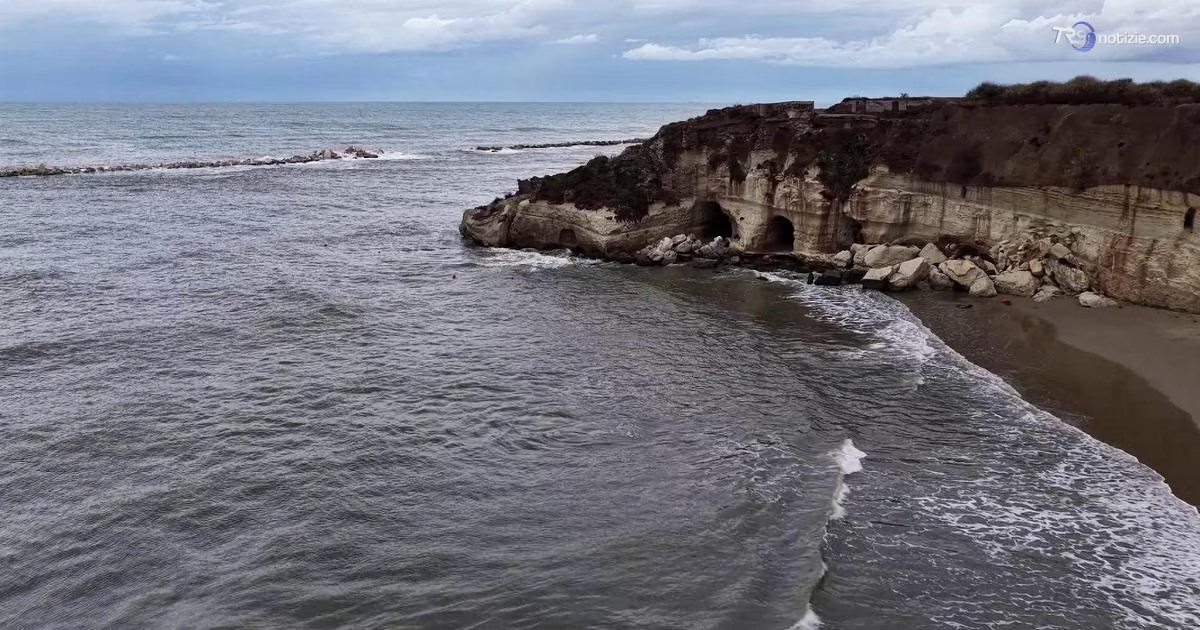 Maltempo ad Anzio, crolla falesia al Turcotto: le immagini dal drone