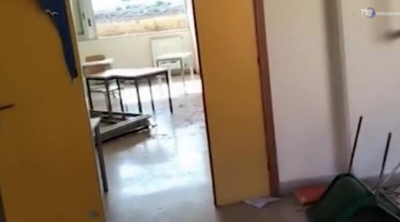 Marsala, le immagini delle aule della scuola devastata dalla tromba d'aria