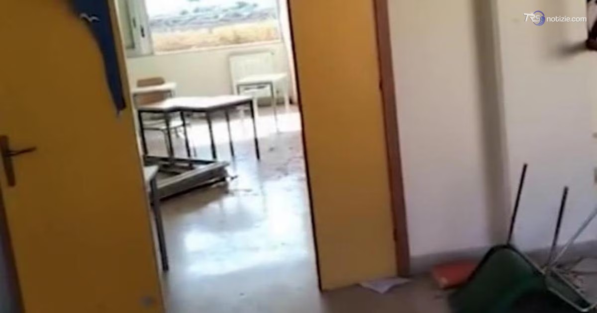 Marsala, le immagini delle aule della scuola devastata dalla tromba d'aria