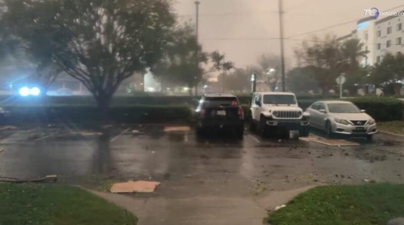 L'uragano Isaias si abbatte sulla Florida: l'hotel rimane al buio mentre i clienti cercano riparo