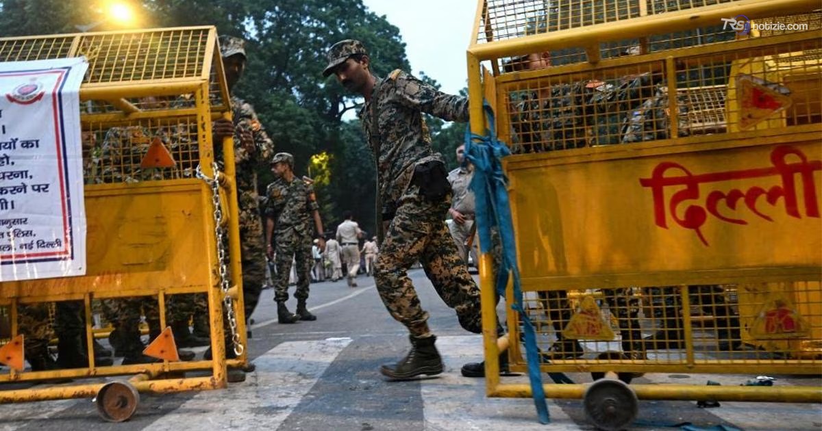 India, la rivolta degli "scarafaggi" contro Modi: fermato il leader. Nuova Delhi blindata