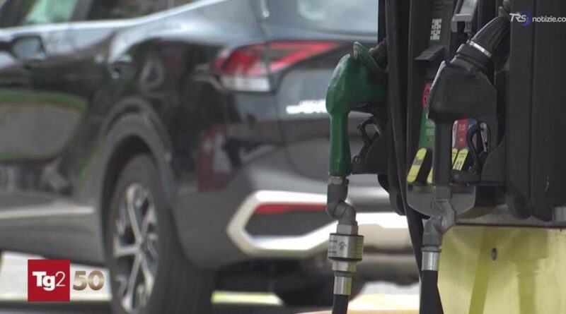 Trump annuncia l'accordo con Putin sul gasolio per far scendere i prezzi dei carburanti