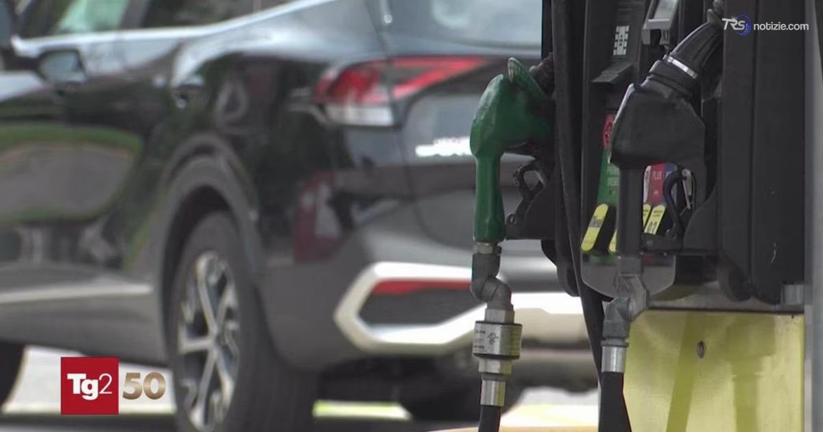 Trump annuncia l’accordo con Putin sul gasolio per far scendere i prezzi dei carburanti