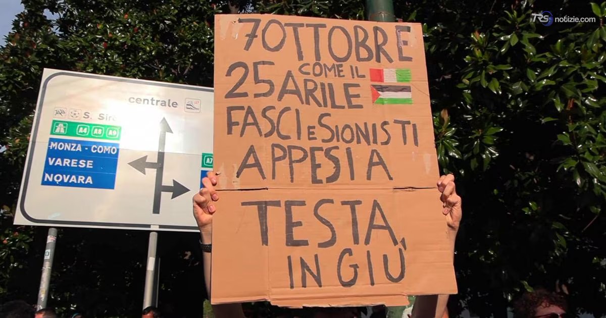 Milano, al corteo per Gaza numerosi cartelli contro il sionismo equiparato al fascismo