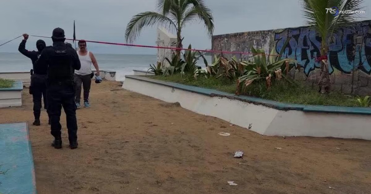 Uragano Simon verso il Messico,  intensificato a categoria 4