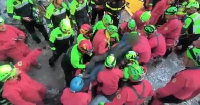 La liberazione dello speleologo bloccato in una grotta in Sardegna