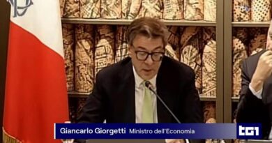 Giorgetti sulla manovra: "La parola d'ordine è prudenza"
