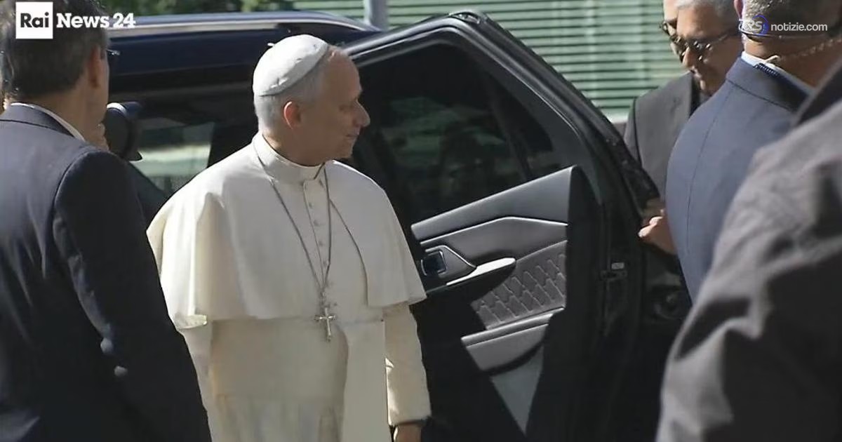 Il Papa al Gemelli, l’arrivo di Leone XIV in ospedale. Oggi l’intervento al polmone