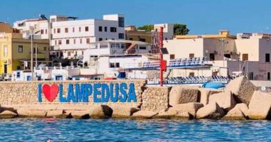 Lampedusa, trasferiti 172 migranti dell’hotspot
