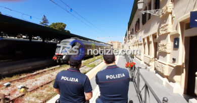 Agrigento, la Polizia rintraccia un 73enne e gli restituisce uno zaino con 700 euro e oggetti personali