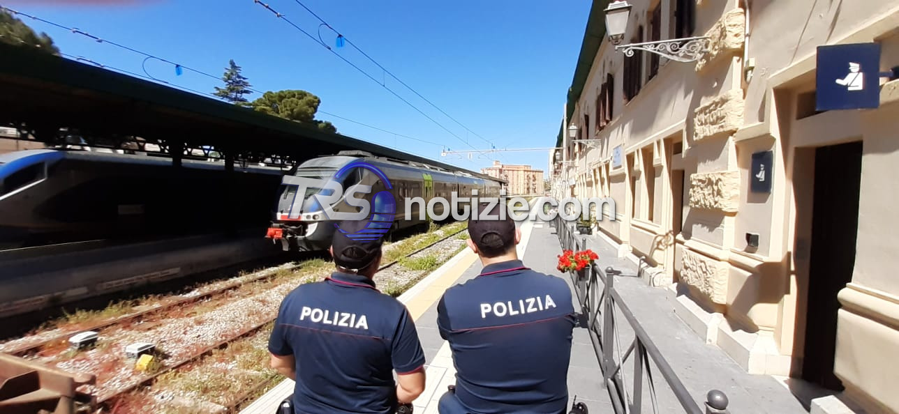 Agrigento, la Polizia rintraccia un 73enne e gli restituisce uno zaino con 700 euro e oggetti personali