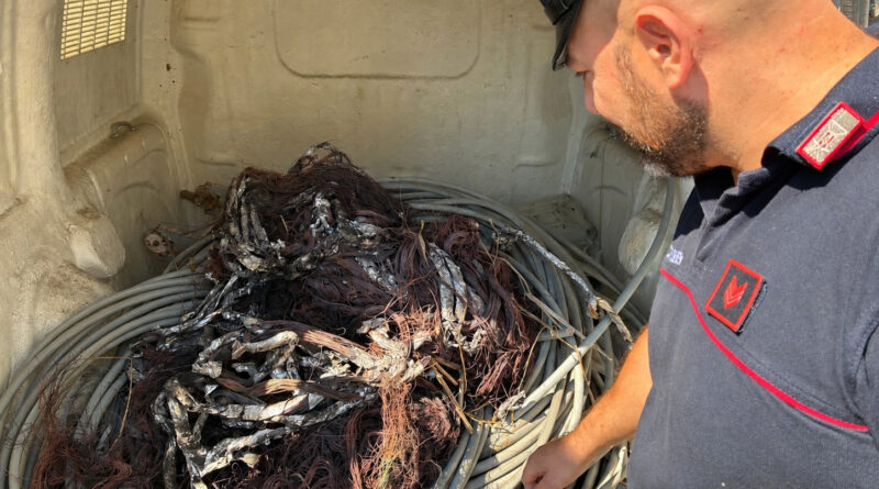 Licata, trovati 320 metri di cavi per fibra ottica e rame: due uomini denunciati