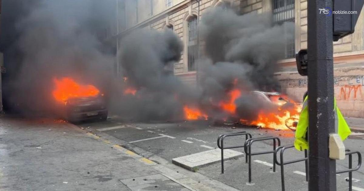 Parigi, nuovi scontri di piazza e fermi