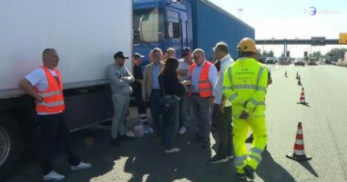Campania, dal governo nuovi fondi per le aziende, ma i tir proseguono la protesta