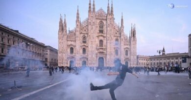 "In piazza fino a caduta del governo"